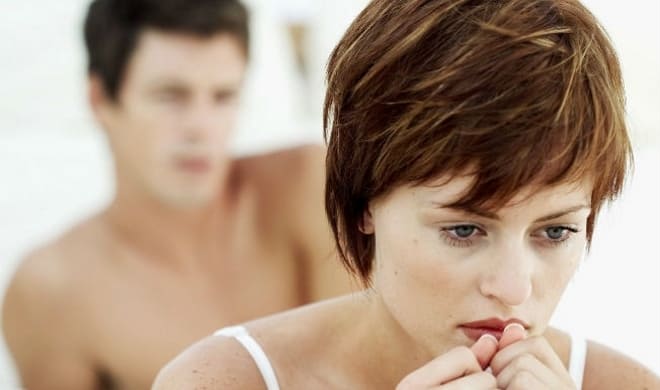 Женщина испытывает дискомфорт во время полового акта после лапароскопии