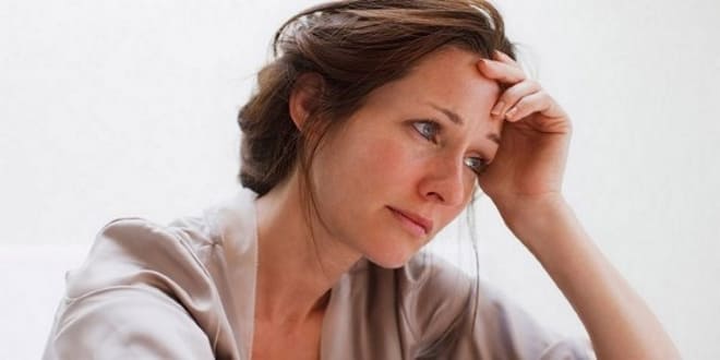 Женщина в нервном напряжении