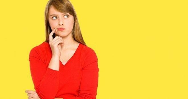 У девушки наступили критические дни