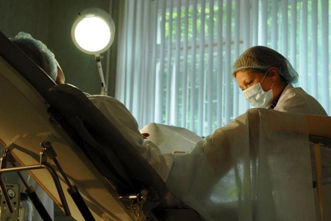 Женщина в гинекологическом кресле