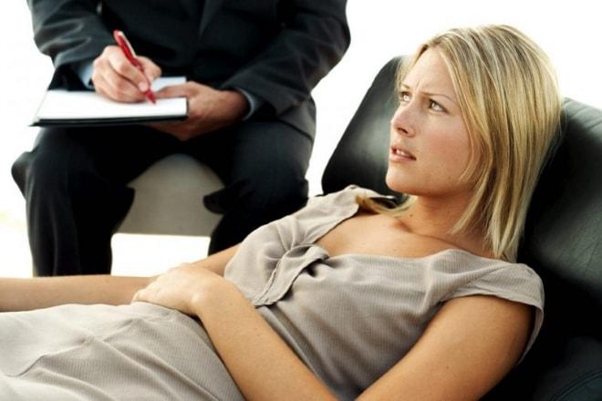 Женщина на приёме у психолога